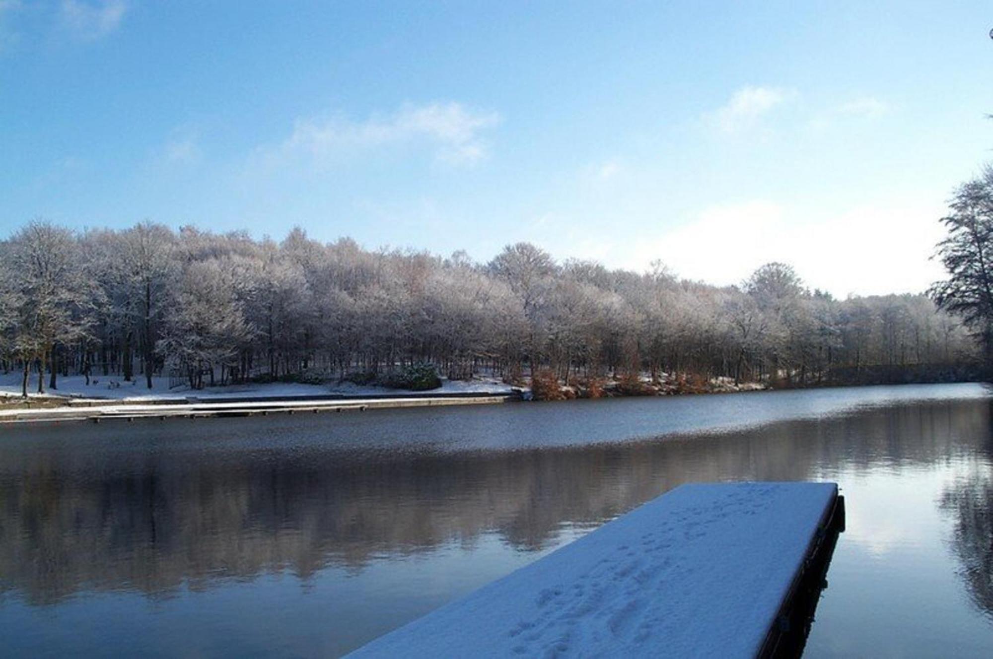 Hotel Ibis Les Etangs Des Moines Fourmies Esterno foto
