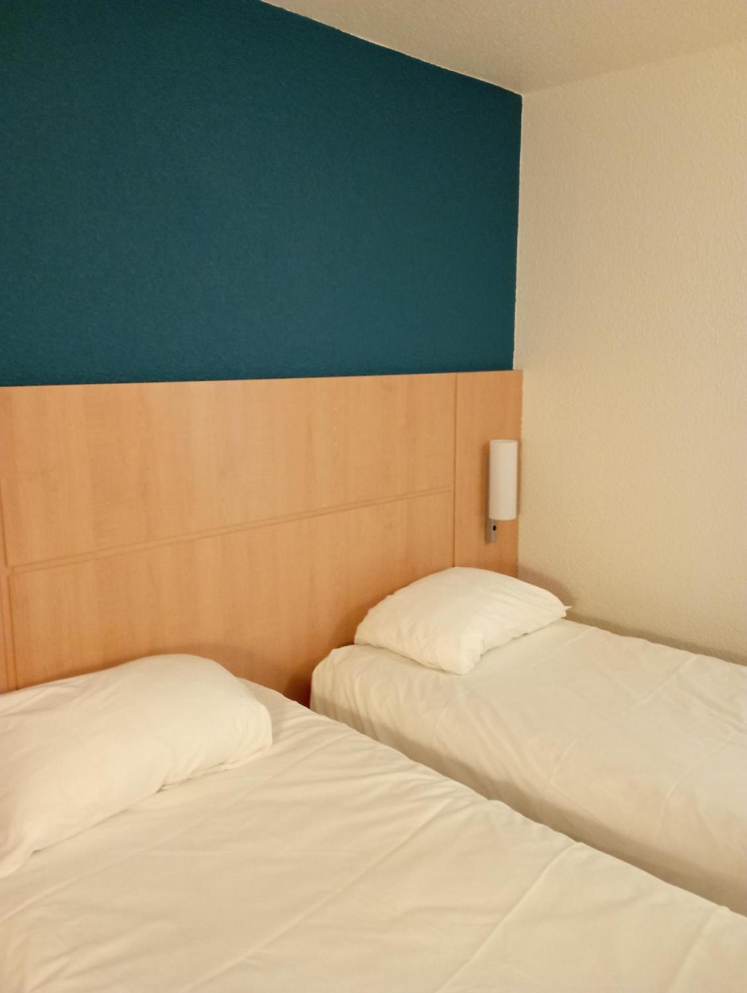 Hotel Ibis Les Etangs Des Moines Fourmies Esterno foto