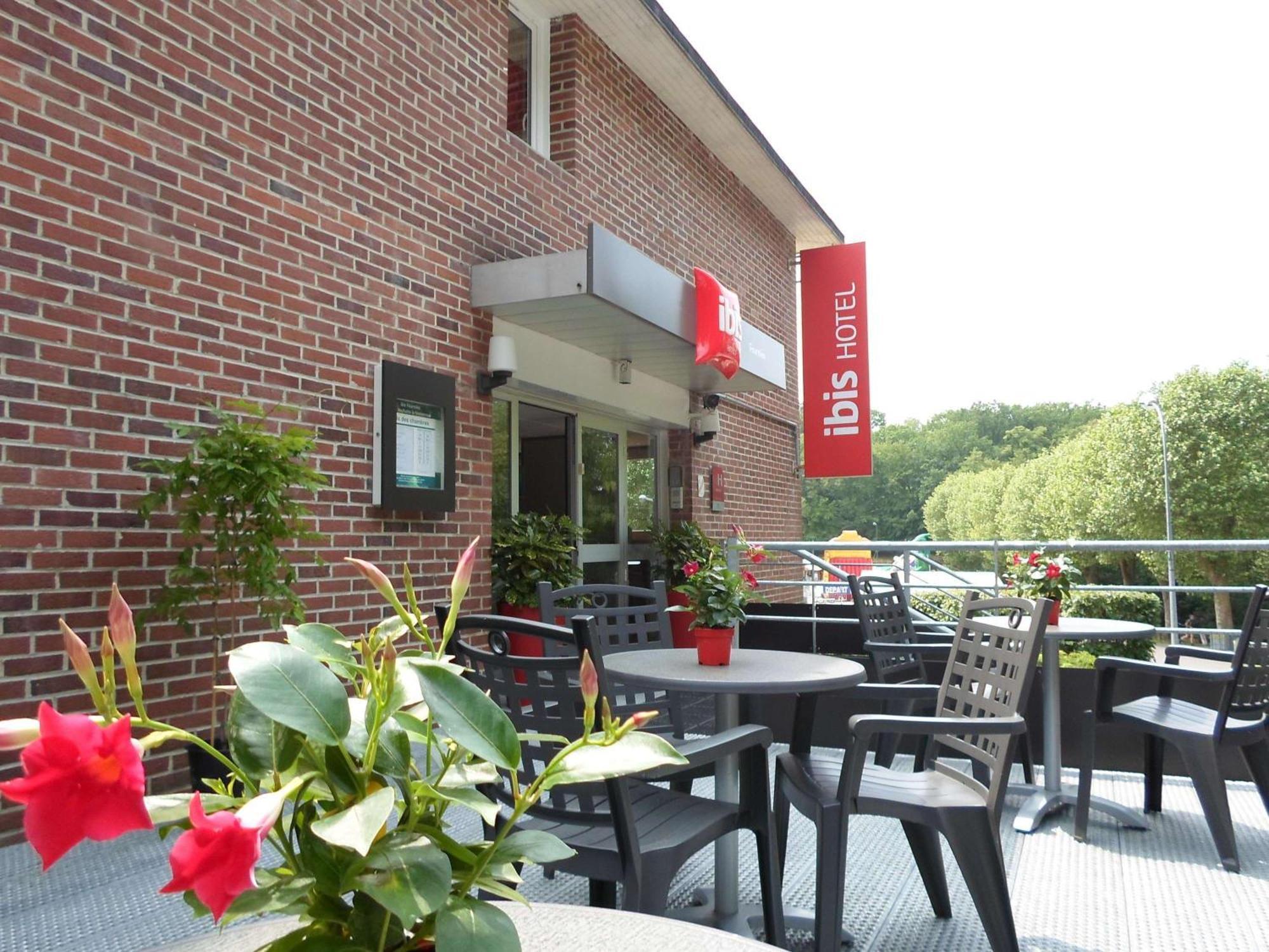Hotel Ibis Les Etangs Des Moines Fourmies Esterno foto