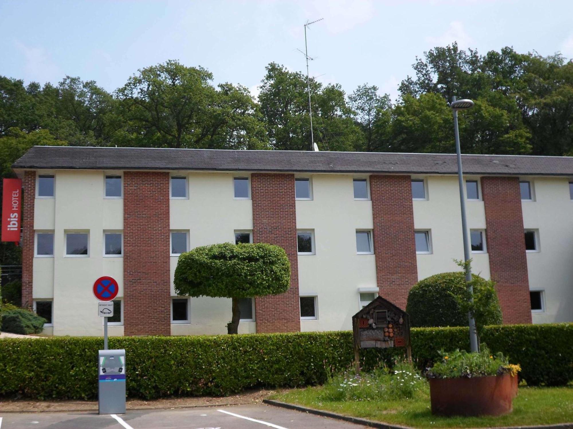 Hotel Ibis Les Etangs Des Moines Fourmies Esterno foto