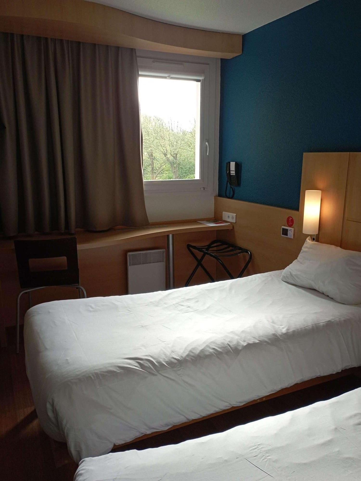Hotel Ibis Les Etangs Des Moines Fourmies Esterno foto