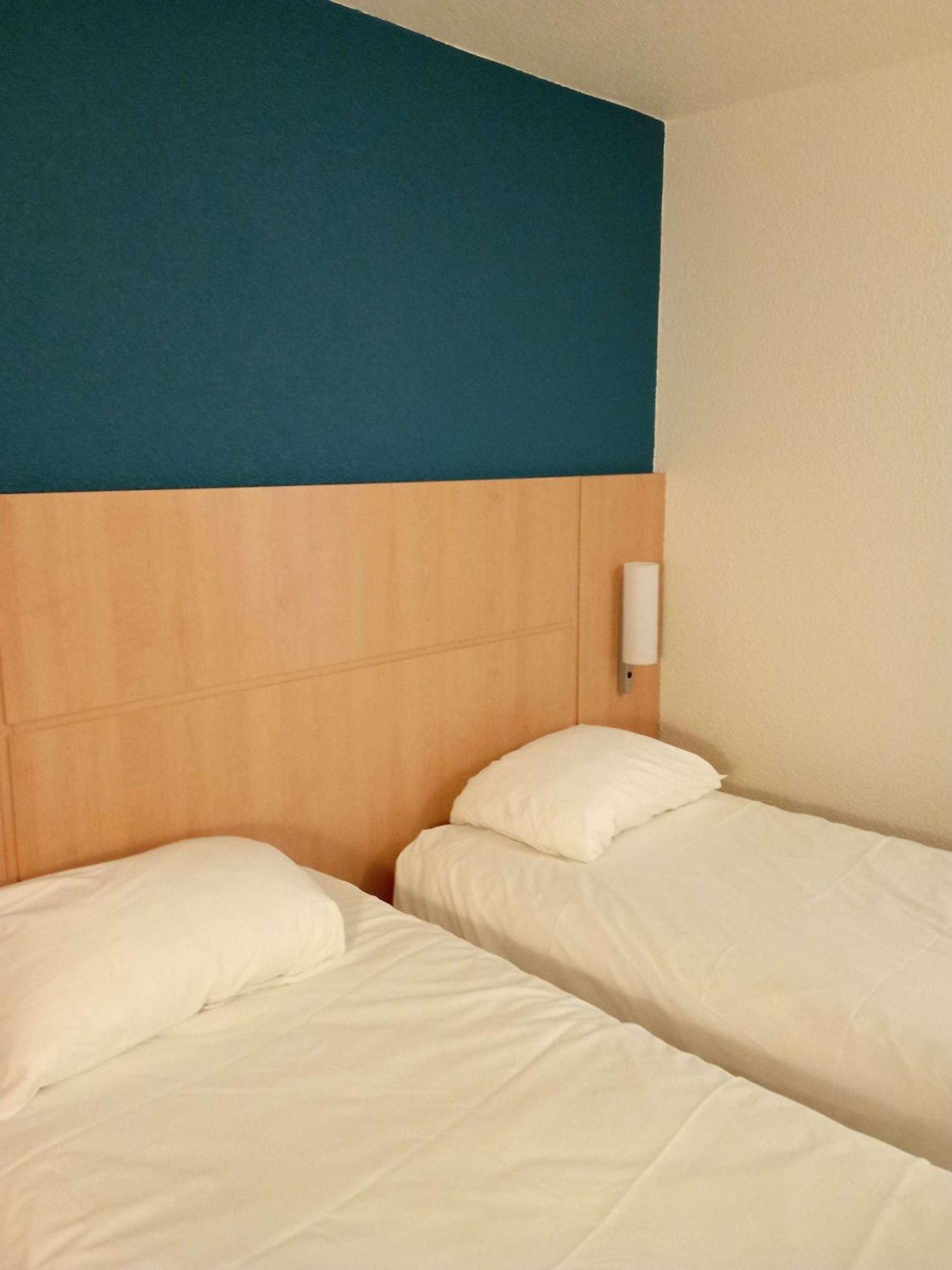 Hotel Ibis Les Etangs Des Moines Fourmies Esterno foto