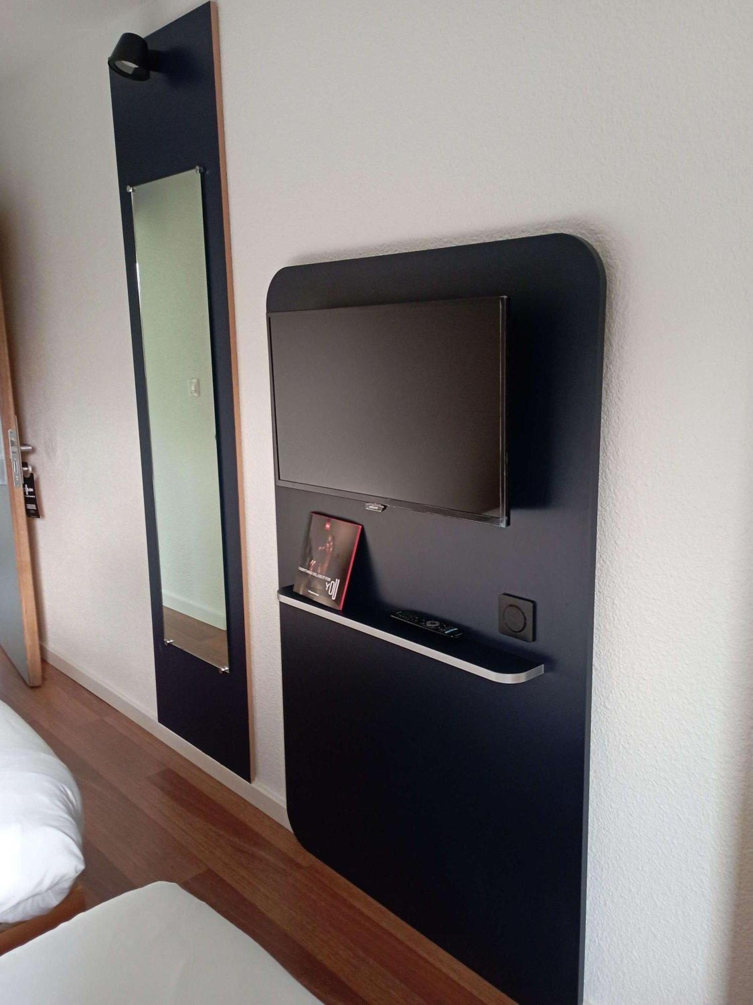 Hotel Ibis Les Etangs Des Moines Fourmies Esterno foto